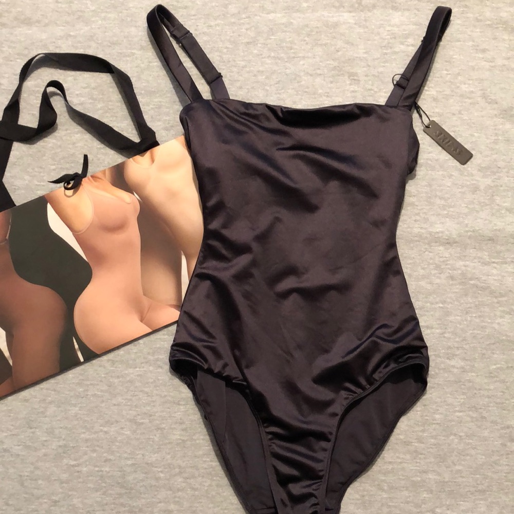 SKIMS Satin Stretch Shapewear Bodysuit. Tags are not on but does not fit me.
